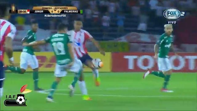 Junior vs Palmeira : Una falta merecedora de tarjeta Roja. U.F.E. Regla 12. смотреть онлайн