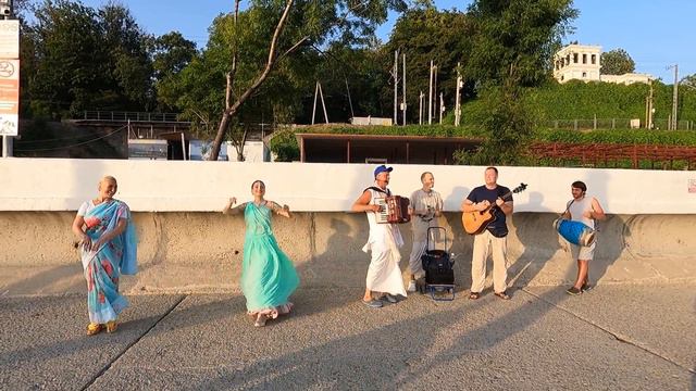 Харинама в Сочи с Рати Шекхаром. Гаджа Ханта дас. смотреть онлайн