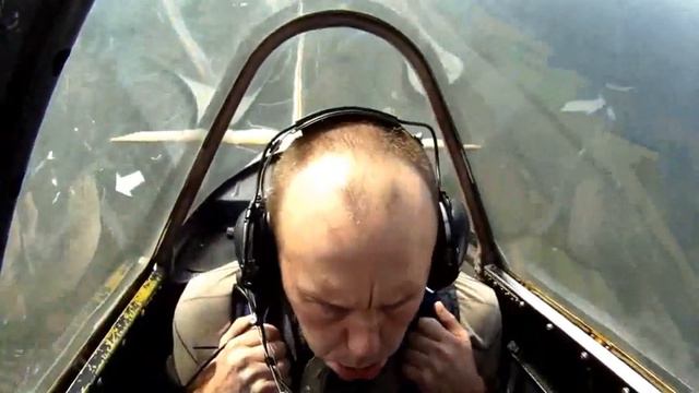 Полетели, ЯК-52! Разбежавшись прыгну со скалы. смотреть онлайн