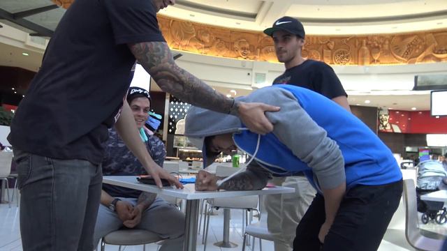 Silent Pain Game (IN A FOOD COURT) смотреть онлайн