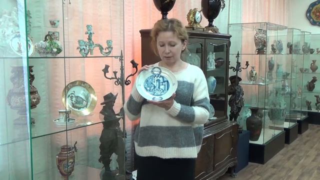 Фарфоровая тарелка 1688 года из Голландии в Тюменском МИИ. Музеи Сибири.122