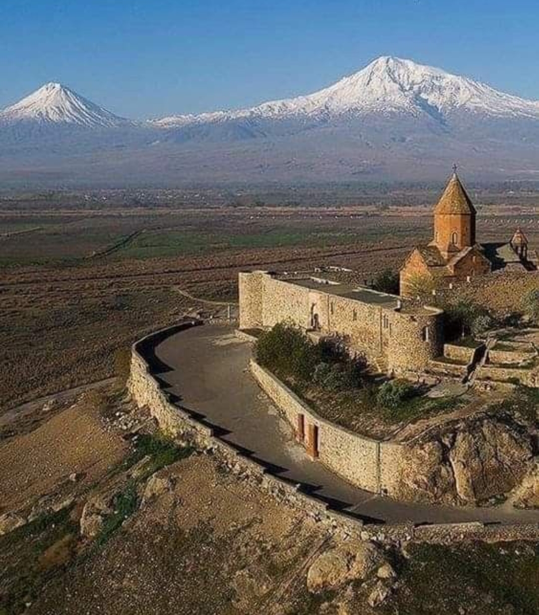 О намоленных местах.Почему собор Св.Эчмиадзина никогда не был разрушен. Как я помолился в Хор Вирапе смотреть онлайн