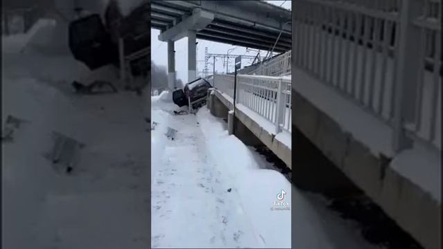 Самая безопасная машина...круче поезда ВОЛЬВО Х60# смотреть онлайн