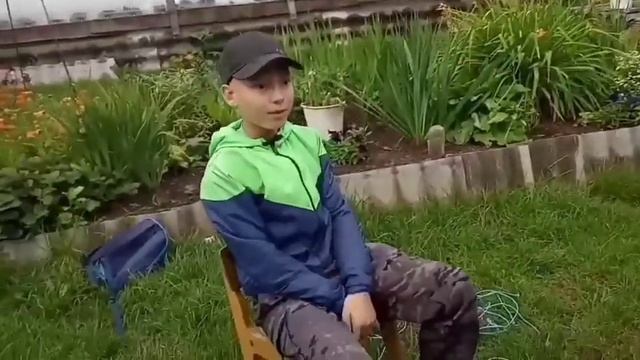 Привязан к стулу. Кто быстрее развяжется. смотреть онлайн