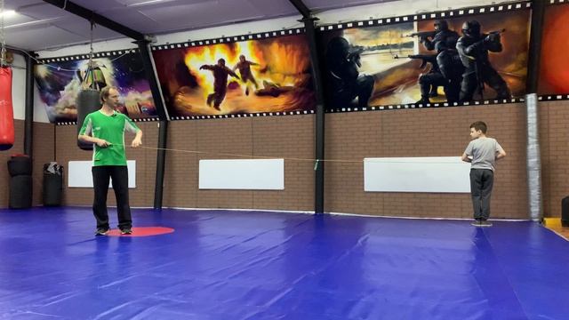 Парный вариант игры "Закрутись и раскрутись" смотреть онлайн