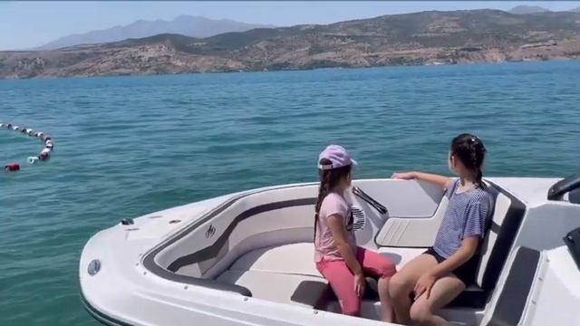 Амина & Милана кататься на водный скутер ? смотреть онлайн