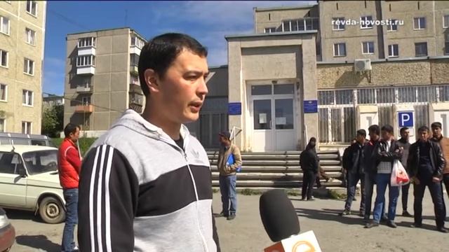 В Ревде иностранцы просят увеличить часы работы отдела по вопросам миграции смотреть онлайн