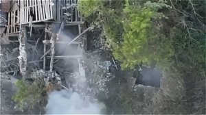 Невероятные кадры: боец сбивает вражеский дрон головой и уходит невредимым