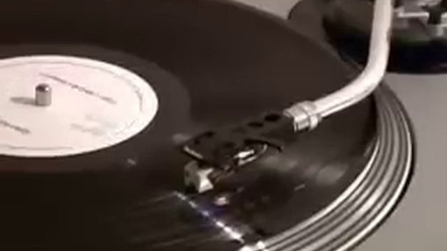 Video explains the world's most important 6-sec drum loop смотреть онлайн