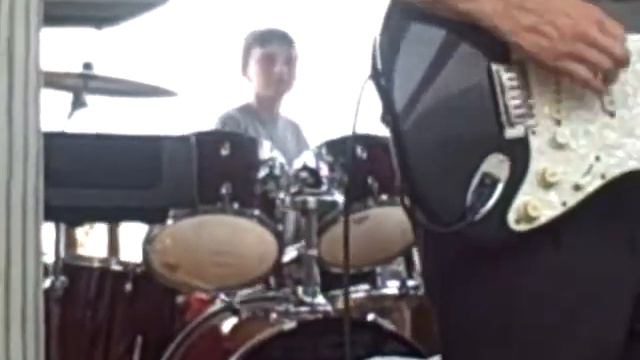 10 year old drummer accompanies band at wedding смотреть онлайн