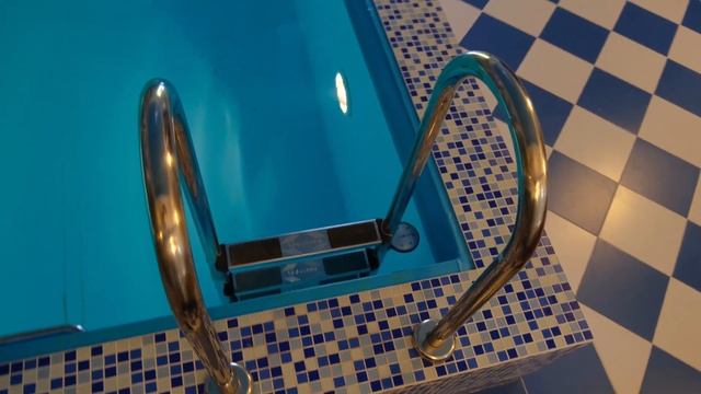 Большой каменный дом с великолепным ландшафтом и корабельными соснами