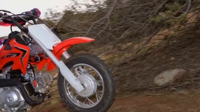 Key Features of 2018 Honda CRF50F. The best mini dirtbike ever! смотреть онлайн