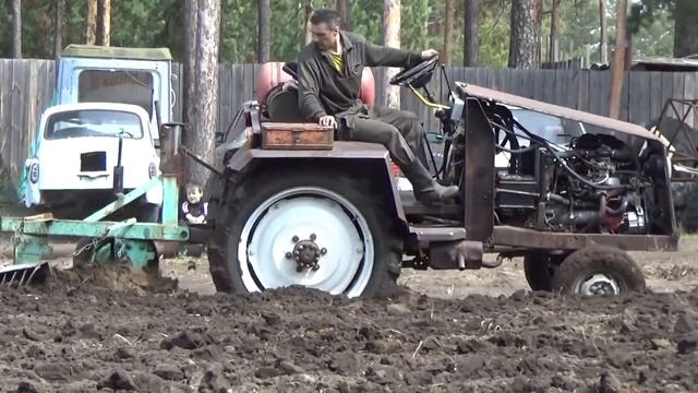 Вспашка огорода самодельным трактором 2017 г. смотреть онлайн