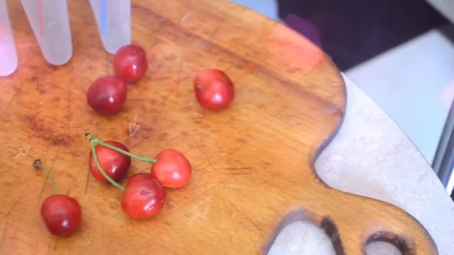 ЛЕТНИЕ ВКУСНЯШКИ:замороженный сок,фрукты с йогуртом/ВКУСНАЯ,ПОЛЕЗНАЯ,ЛЕТНЯЯ ЕДА смотреть онлайн