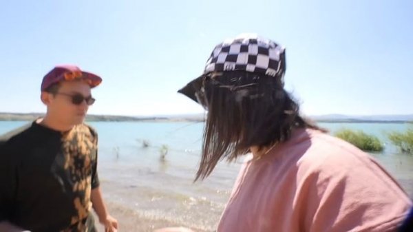 ГИГАНТСКИЙ ЧЕРВЬ ПОЖИРАТЕЛЬ - ПОЙМАЛИ 10 червей в ловушку - страшилки в реальной жизни с Alex Amora