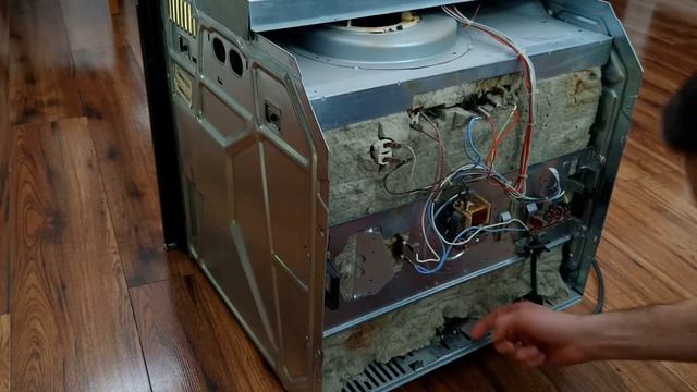 Wymiana dolnej grzałki w piekarniku whirlpool. Naprawa piekarnika Replacing bottom heater whirlpoo смотреть онлайн
