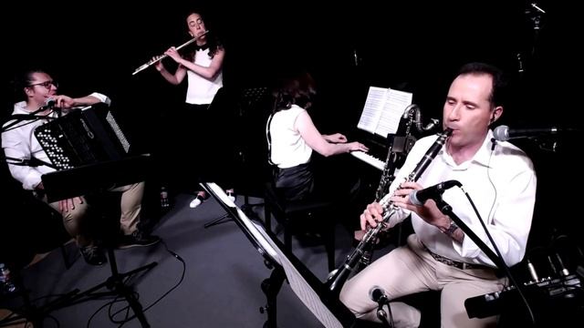 ASTOR PIAZZOLLA - Escualo - Ensamble IULIUS XIII смотреть онлайн