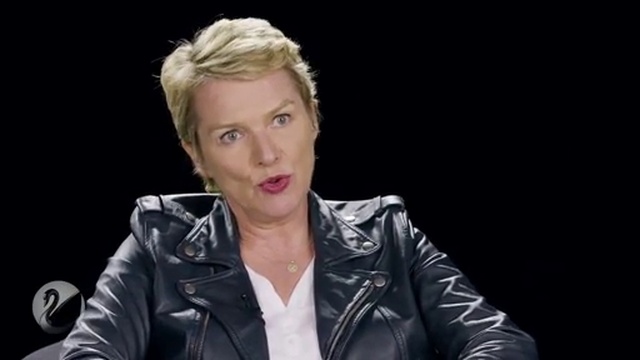 Réaction D'Élise Lucet Lorsqu'on Lui évoque La Bombe 