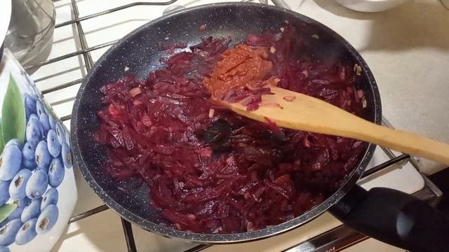 Український червоний борщ з квасолею. Приготуйте такий борщ , дуже смачно. смотреть онлайн