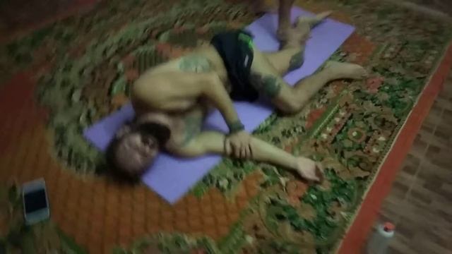 ? забитые мышцы при массаже в Лагере сыроедов смотреть онлайн