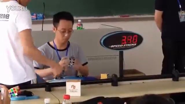 МИРОВОЙ РЕКОРД ПО СБОРКЕ СКВАЕР-1 - 6.96 | The world record for the assembly of square-1 смотреть онлайн