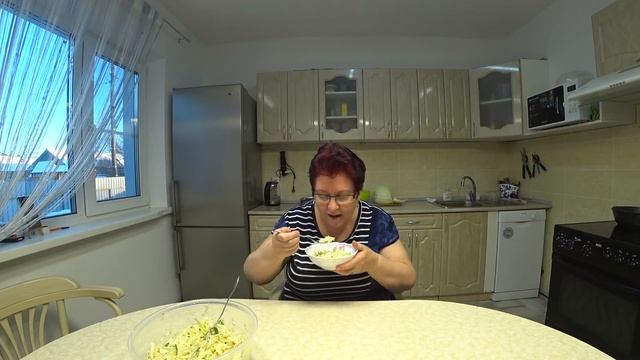 Этот видеорецепт набрал 10 млн. просмотров. Еда ДИАБЕТИКА. Салат с капустой. смотреть онлайн