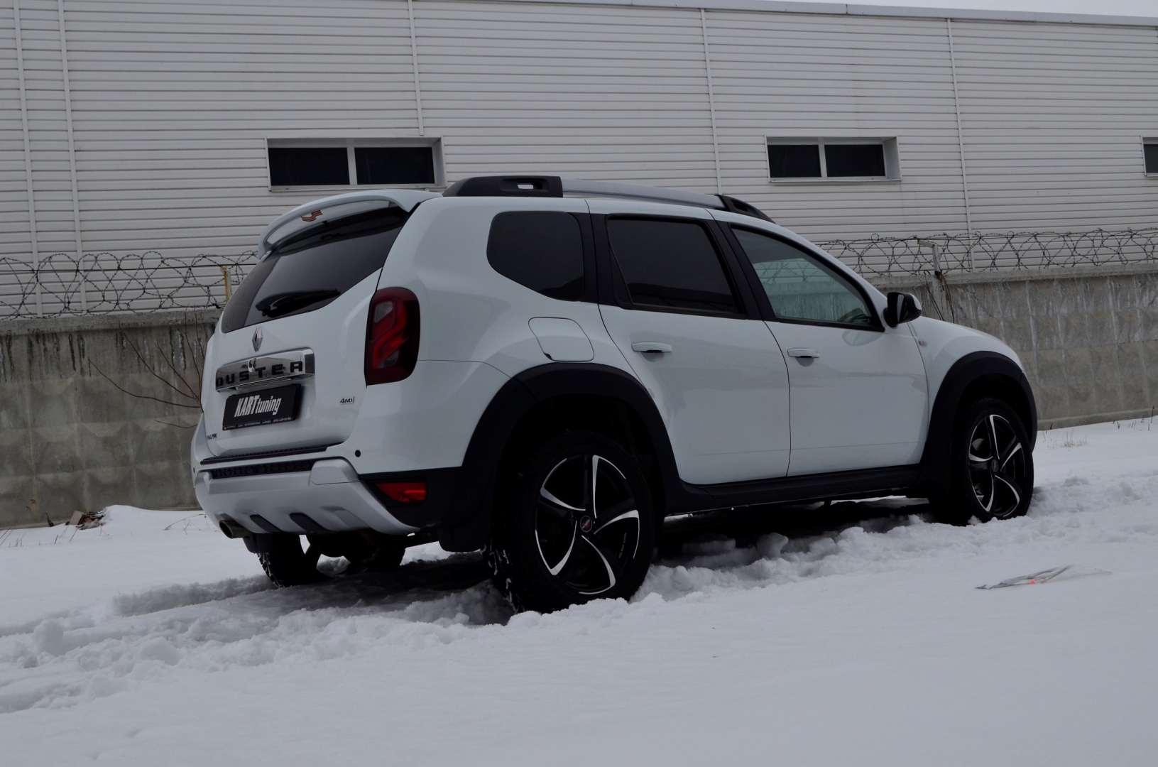 Установке расширителей арок №1 "КАРТ" для Renault Duster (на стекольный клей).mp4 смотреть онлайн