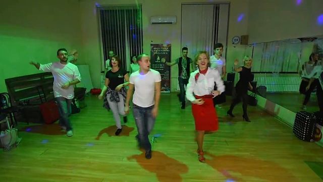 Azafata in Salsa Loca смотреть онлайн