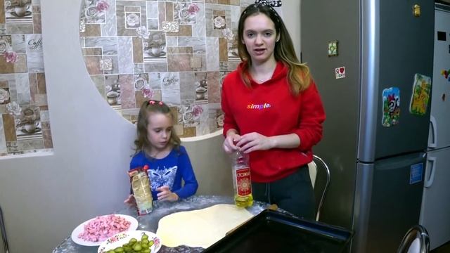 РЕЦЕПТ ВКУСНОЙ ПИЦЦЫ ДЛЯ ДЕТЕЙ! Диана и Аня готовят быструю и вкуснейшую пиццу. смотреть онлайн