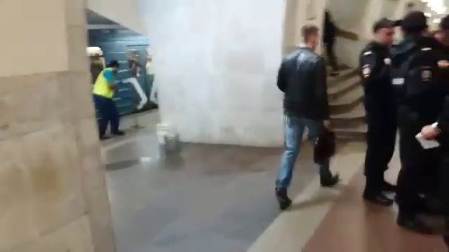 "Кровавый" инцидент на станции метро "Третьяковская" смотреть онлайн