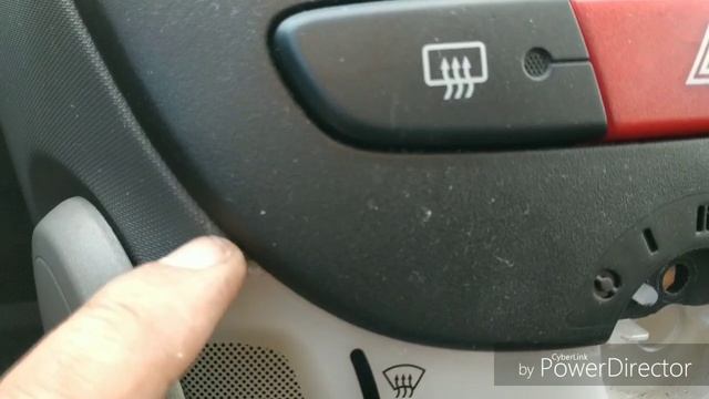 Remplacement d'autoradio sur Citroën C1, Toyota Aygo et Peugeot 107 par Bassevelle Auto Services смотреть онлайн