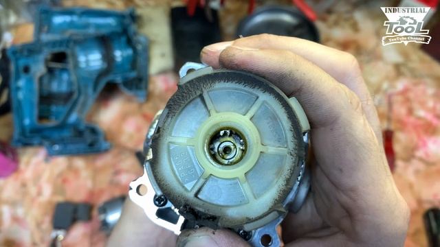 Makita DUT130 смотрим что внутри смотреть онлайн