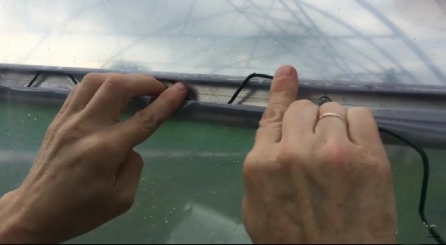 Монтаж профиль клипса зигзаг для теплиц.mp4