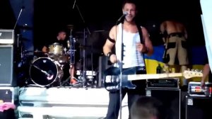 Bloodhound Gang глумятся над российским флагом