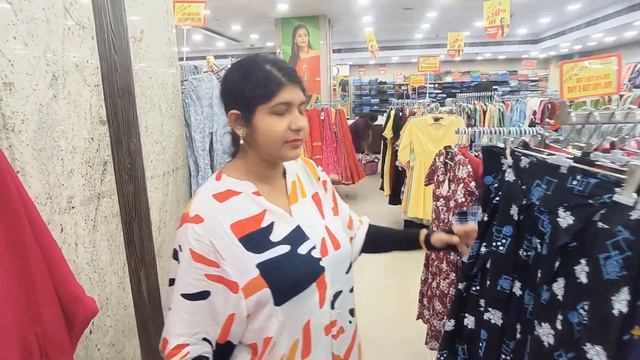 সারাদিন ধরে অনেক shopping করলাম | Bengali Couple Vlog | Crazy Bong Couple смотреть онлайн