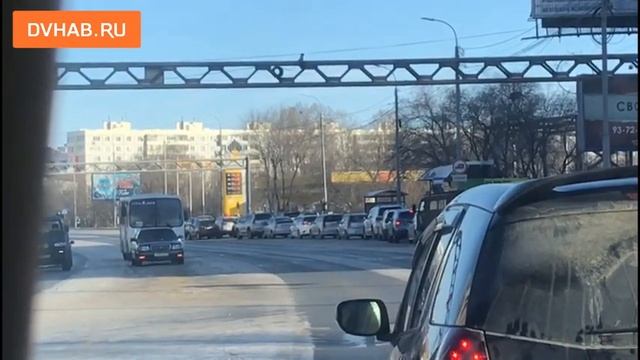 Пробка на АЗС в Хабаровске смотреть онлайн