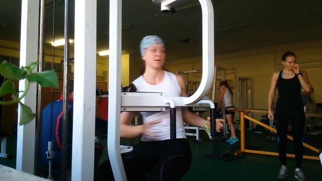 Strength training in the gym. Силовая подготовка в тренажерном зале. смотреть онлайн