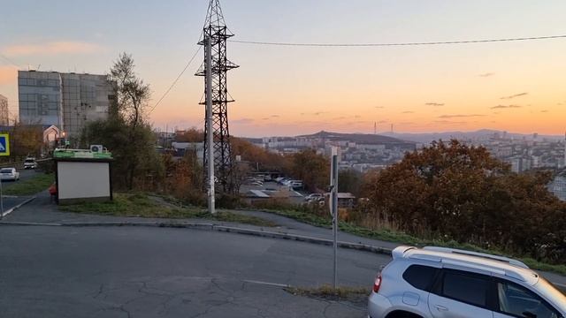 Закат на Нейбута, интересный ракурс на Владивосток. Новый микрорайон Зелёный угол, #блогвладивосток смотреть онлайн