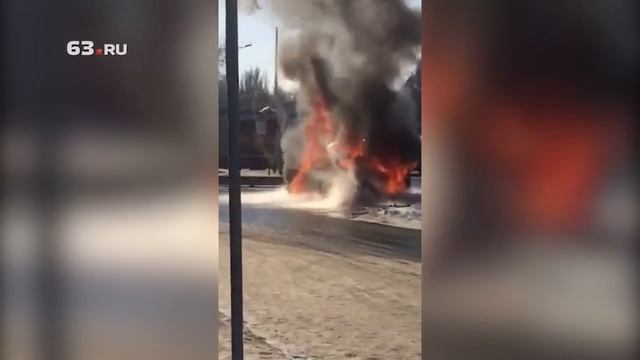 На парковке сгорел Citroen С4 смотреть онлайн