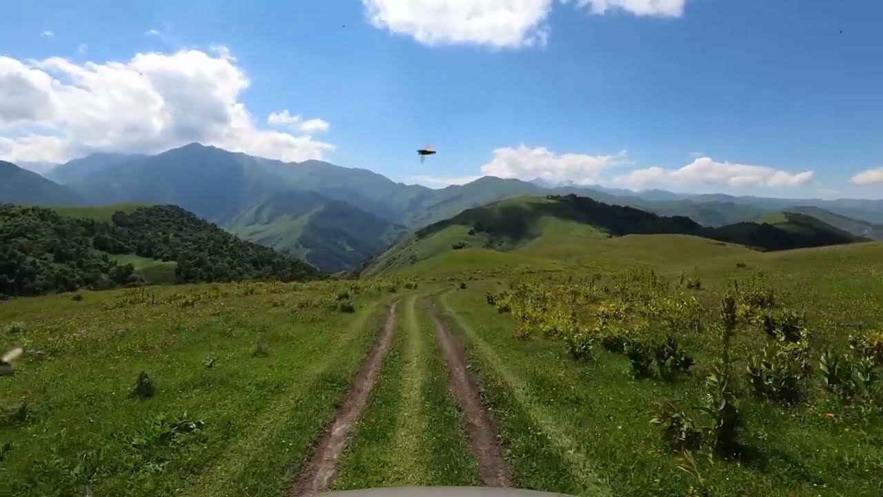Beautiful views of Nature and the Sound of a Car on a Mountain Road смотреть онлайн