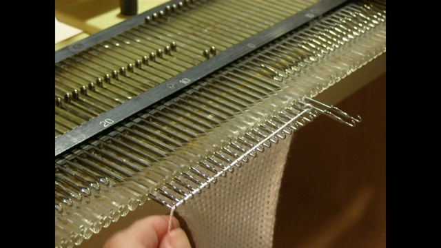 Край обвитием игл на машине Нева-6 смотреть онлайн