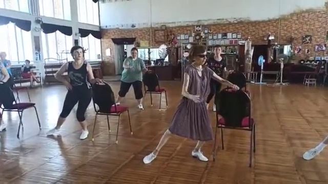 Продолжаем танцевать и разучивать новые танцевальные связки смотреть онлайн