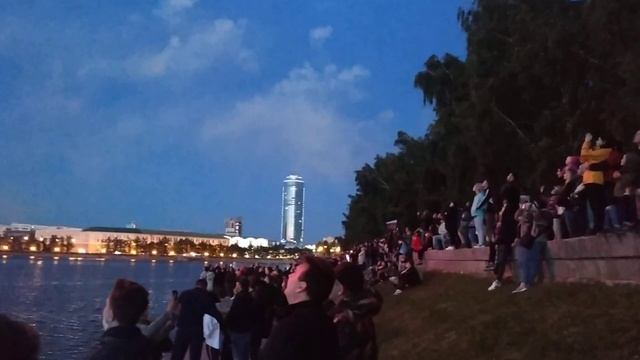 САЛЮТ ДЕНЬ ПОБЕДЫ ЕКАТЕРИНБУРГ. Праздничный салют 24.06.2020 смотреть онлайн