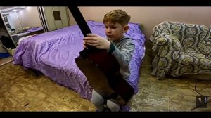 Мама разбила гитару бедному школьник постанова