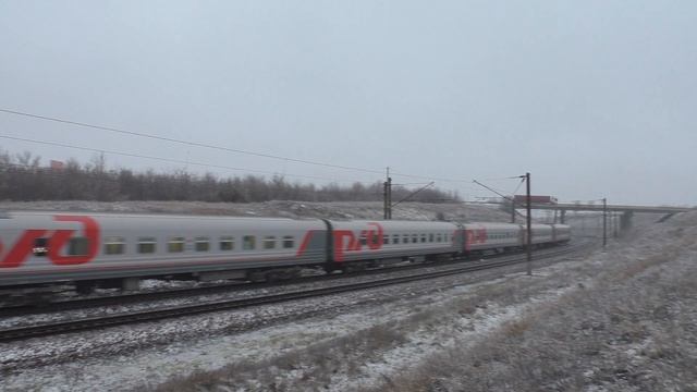 "Кирпич в Поволжье" ЭП1-207 с поездом №10Г Москва—Саратов следует по перегону Курдюм-Жасминная смотреть онлайн