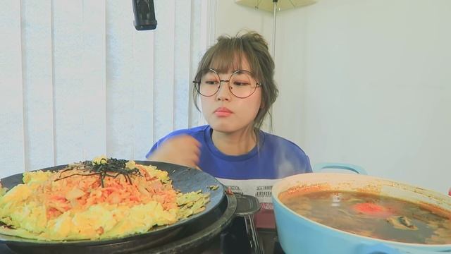 Cheesy Egg Kimchi Fried Rice + Crab Soy Bean Paste Soup Mukbang | KEEMI