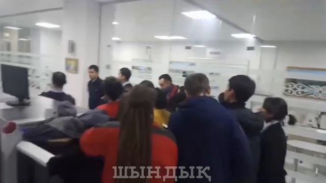 Активистов не запускают на суд против Нур Отана. Алматы смотреть онлайн