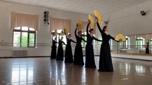 Японский танец с веерами