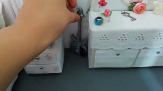 ОБУСТРАИВАЕМ КОМНАТУ КУКОЛКИ ВМЕСТИ С УЛЕЙ / КУКЛА БАРБИ / ДОМИК ДЛЯ КУКЛЫ / КУКОЛЬНЫЙ ДОМИК / ДОМИ смотреть онлайн