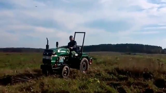 Минитрактор GRASSHOPPER G 20B+1х корпусный плуг смотреть онлайн